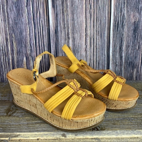 Naya Nalisha Mustard Yellow Leather Sandals- Size 7.5 - Picture 3 of 14